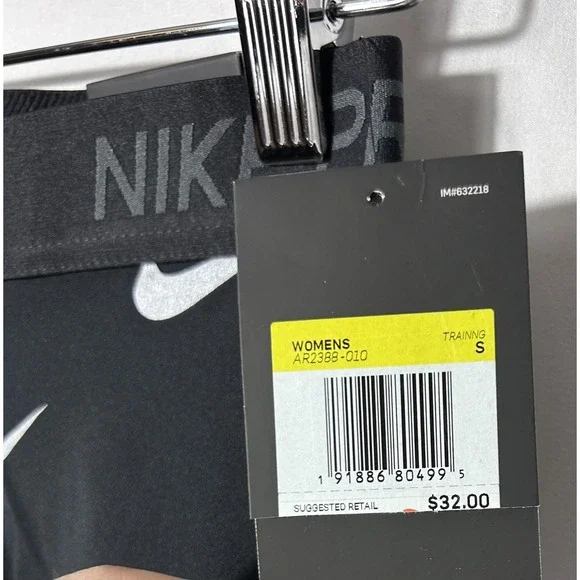 Nike Pro Shorts Womens Small Black 3 In Tight Fit Compression Training - Picture 2 of 6